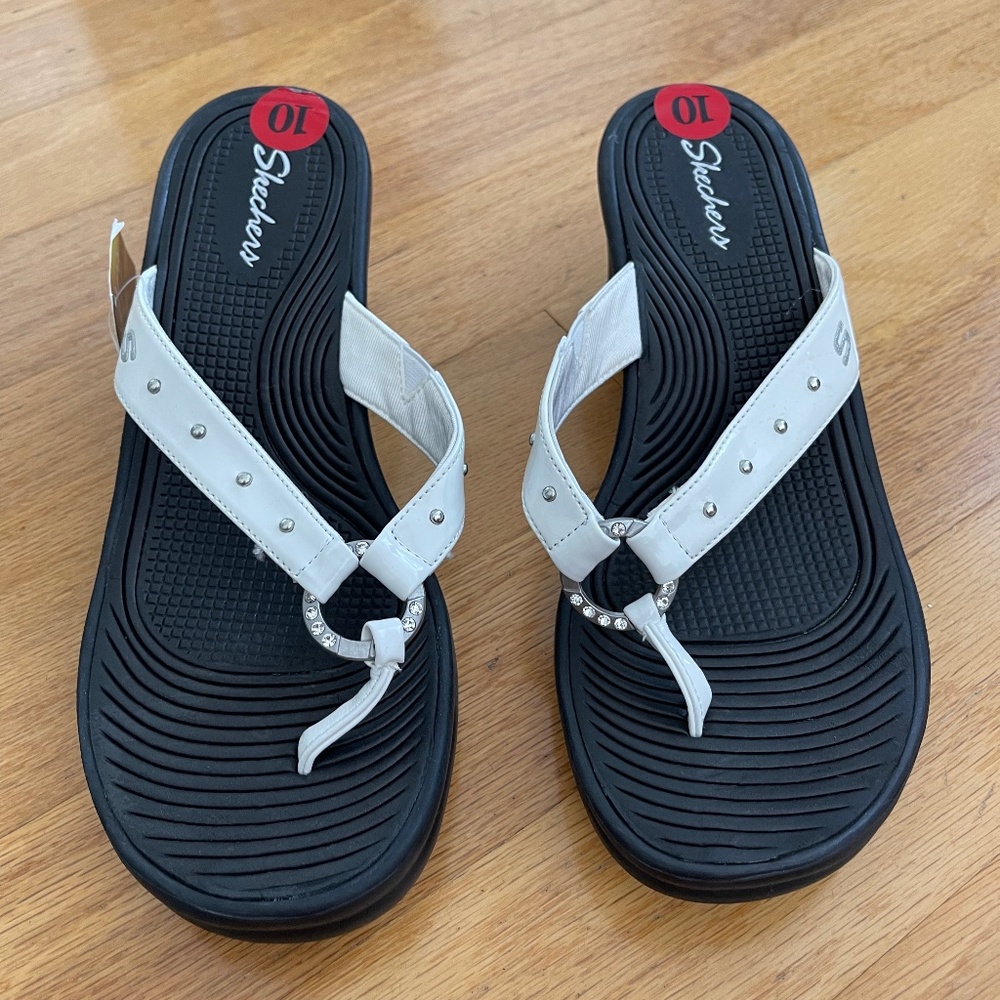 Sketches wedge sandals NWT